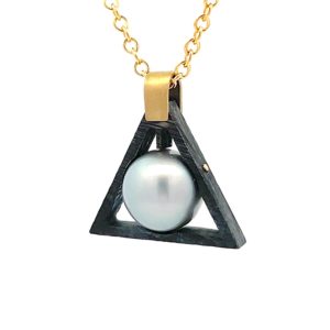 Damascus Pearl Pendant Black Triangle